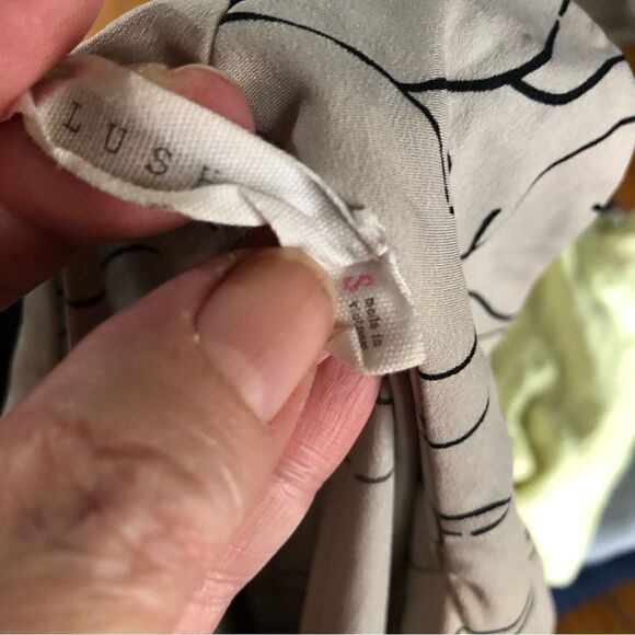 LUSH Gray Printed Wrap Crop Top - S - Picture 10 of 12